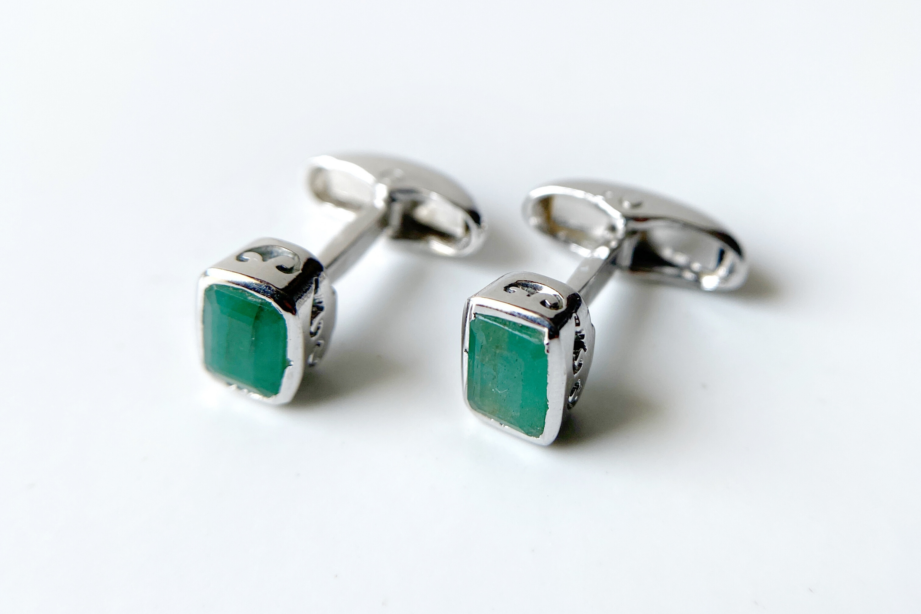 Emerald stone cuff links