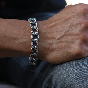 Alluring link bracelet